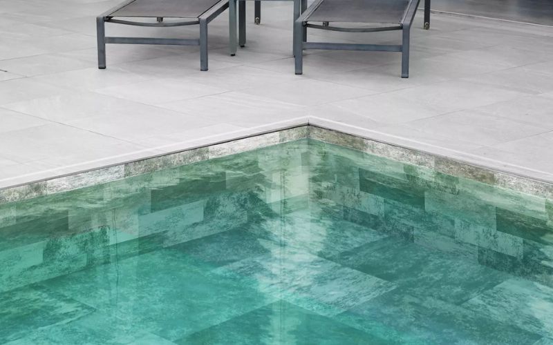 Piscina impermeabilizada con lámina armada PVC para solucionar fugas y pérdidas de agua