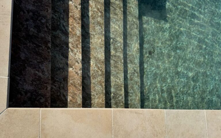 Piscina rehabilitada con Renolit Touch Authentic en Tona