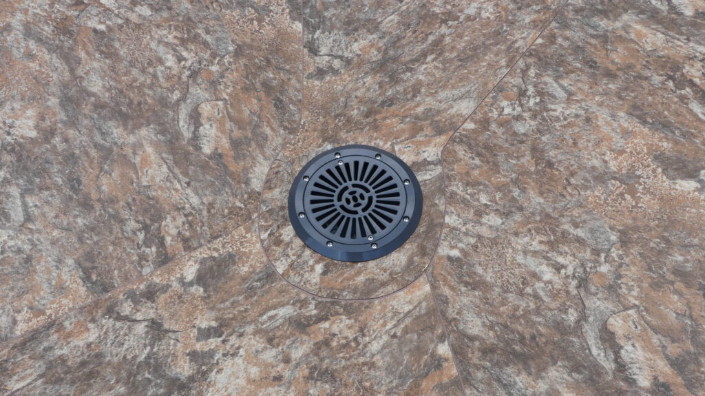 Sumidero de fondo con rejilla circular instalado en una piscina revestida con lámina armada de efecto piedra.